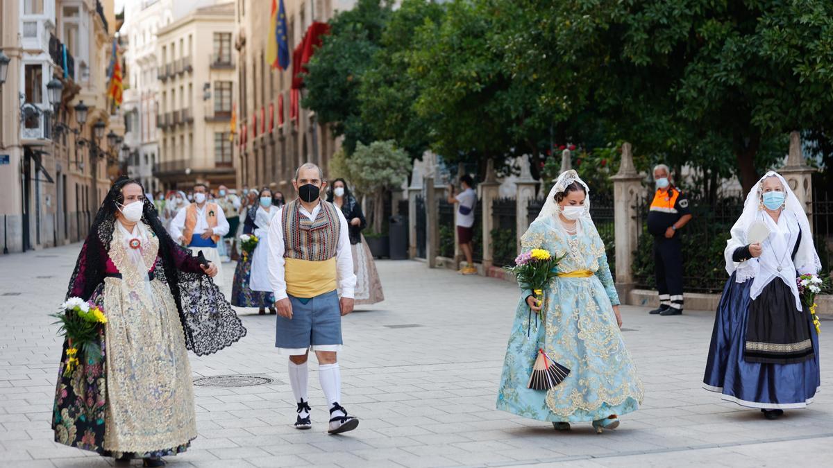 Búscate en el segundo día de Ofrenda por la calle Caballeros (entre las 18.00 y las 19.00 horas)