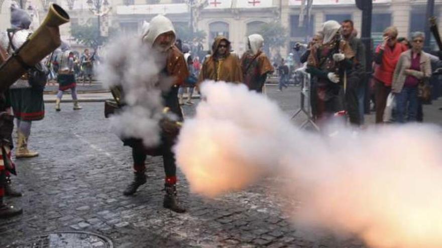 Imagen del Alardo de las últimas Fiestas de Alcoy, que tuvo que recortar el itinerario.