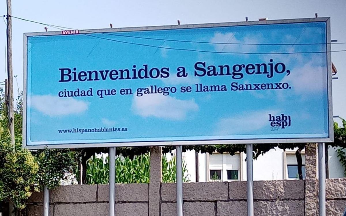 La valla publicitaria que daba la bienvenida a "Sangenjo".