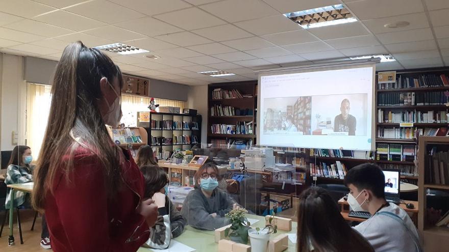 Charla sobre lenguaje inclusivo con Joshua Mateo en el IES Pedro Floriani.