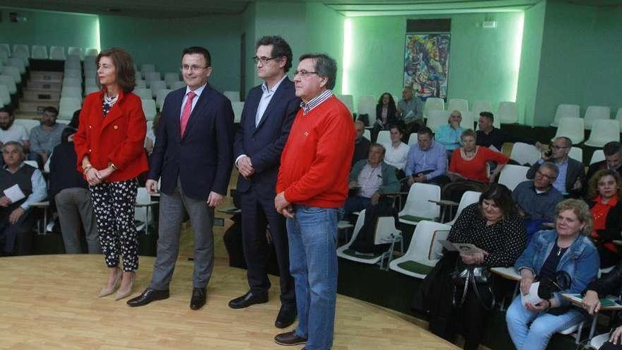 Marisol Díaz, José González, Fernández Couto y Luis Milia, en el edificio administrativo de la Xunta. // I.O.