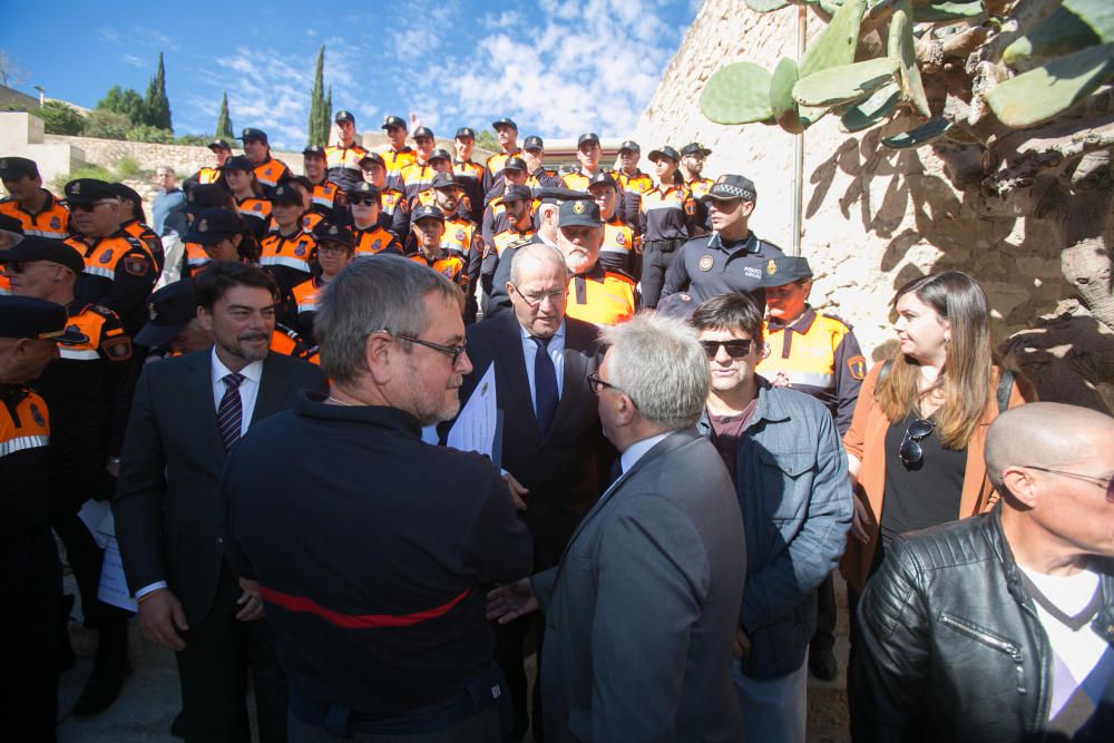 El Ayuntamiento de Alicante ha celebrado esta mañana el XXXVI aniversario de Protección Civil en el castillo de Santa Bárbara.