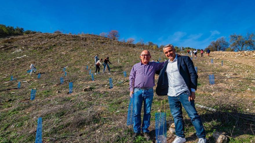 Convierten un antiguo vertedero de Villanueva de Tapia en un bosque