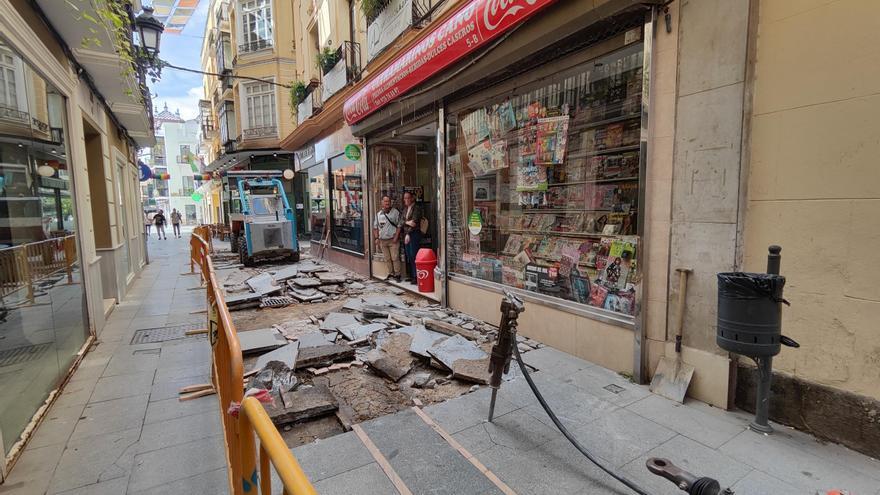 Empieza la obra para extender la &#039;calçadinha&#039; al primer tramo de la calle San Juan en Badajoz