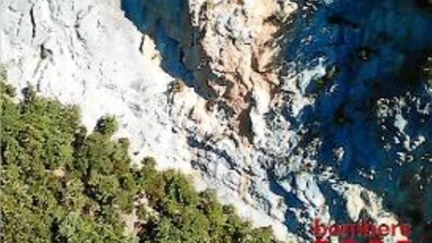 Un escalador ferit greu en caure a Sadernes
