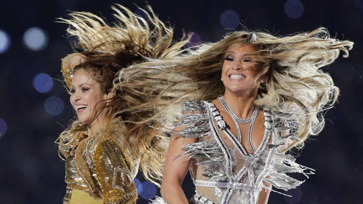 Jennifer López y Shakira deslumbran en el descanso de la Super Bowl