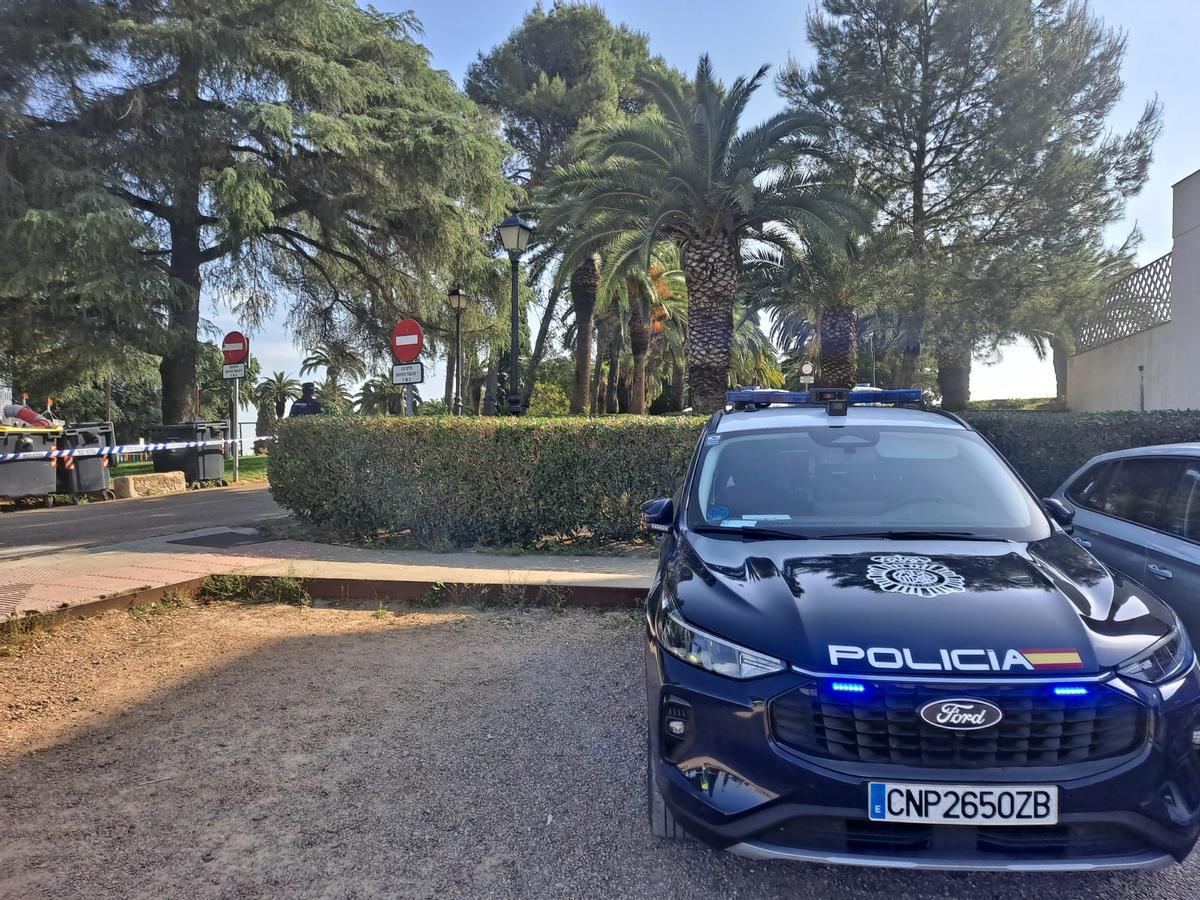 Efectivos de la Policía Nacional en el Museo Arqueológico de Badajoz tras el robo del Tesoro de Villanueva.