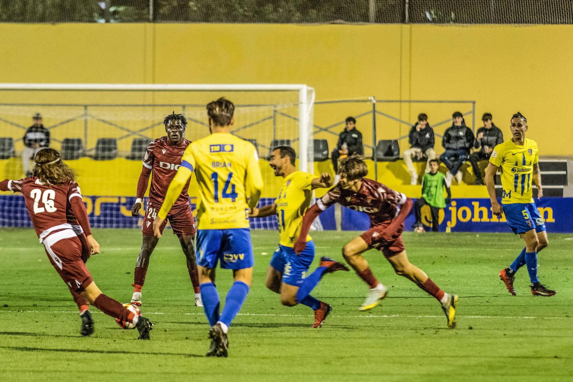 Orihuela CF 2-4 Cádiz B