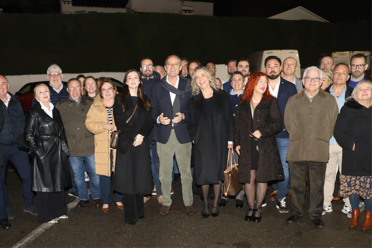 Francisco Camps, junto a Sonia Castedo y otros simpatizantes de su proyecto en Alicante.