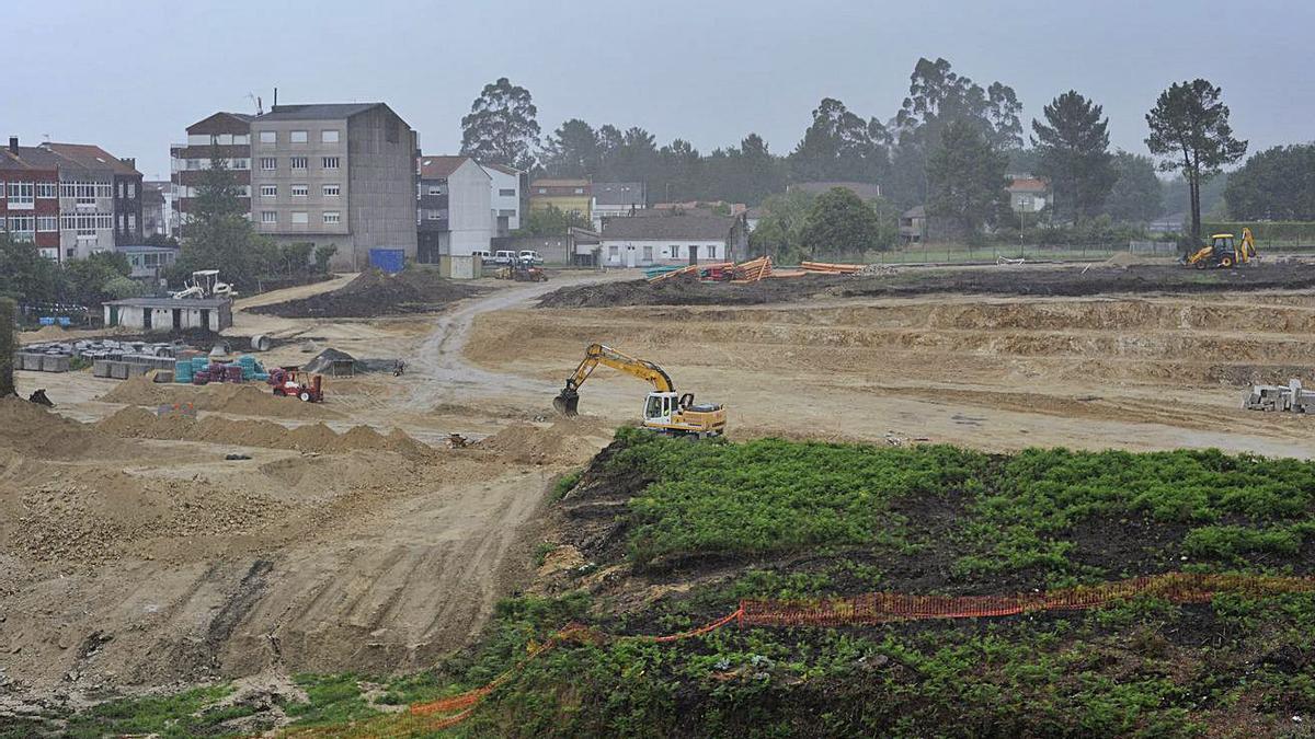 Obras en el ámbito en el que se instalará el Mercadona y 220 viviendas, entre las avenidas de Pontevedra y Vigo y la Calle Marín.