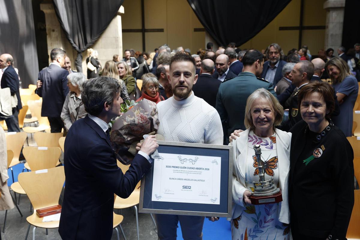 Por la izquierda, Pablo Palacios, Carlos Piñeiro Cañedo-Argüelles, Blanca Cañedo-Argüelles Gallastegui y Carmen Moriyón.