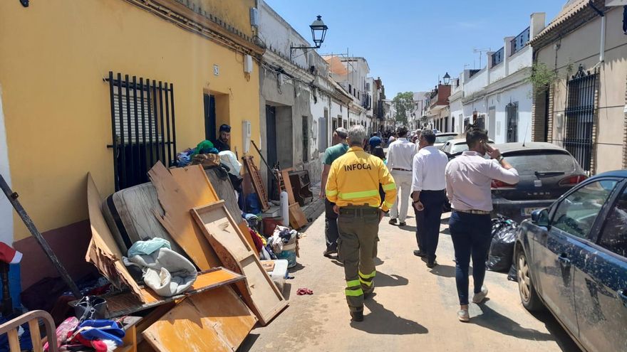 La rotura de una tubería daña 700 casas en Tocina y provoca cortes de agua en 11 municipios de Sevilla