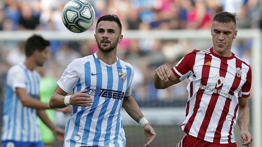 Sadiku fue el único de los fichajes realizado por el Málaga CF en el último día de mercado que pudo debutar con la camiseta blanquiazul en la tarde de ayer.