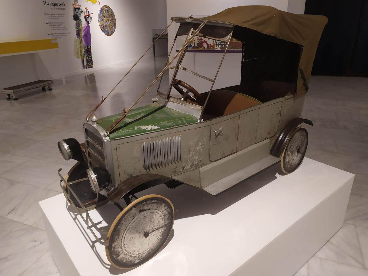 El coche biplaza a pedales, otro clásico de la fábrica de Sauquillo