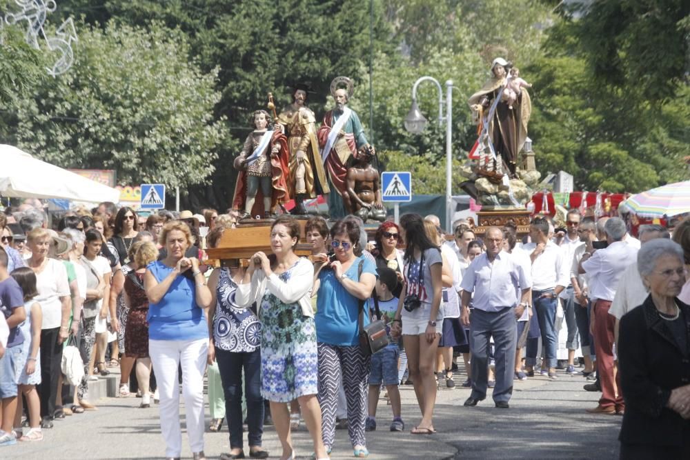 Meira se vuelva en la ofrenda a los marineros