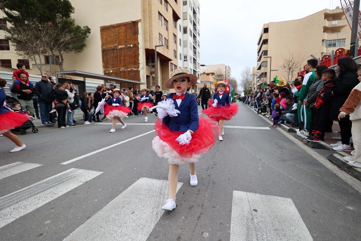 Búscate en las imágenes de la rúa de Carnaval de Ibiza