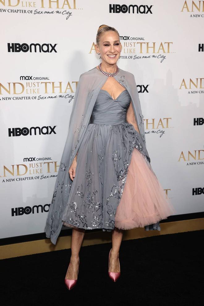 Sarah Jessica Parker con vestido de Oscar de la Renta en el estreno de 'And just like that'