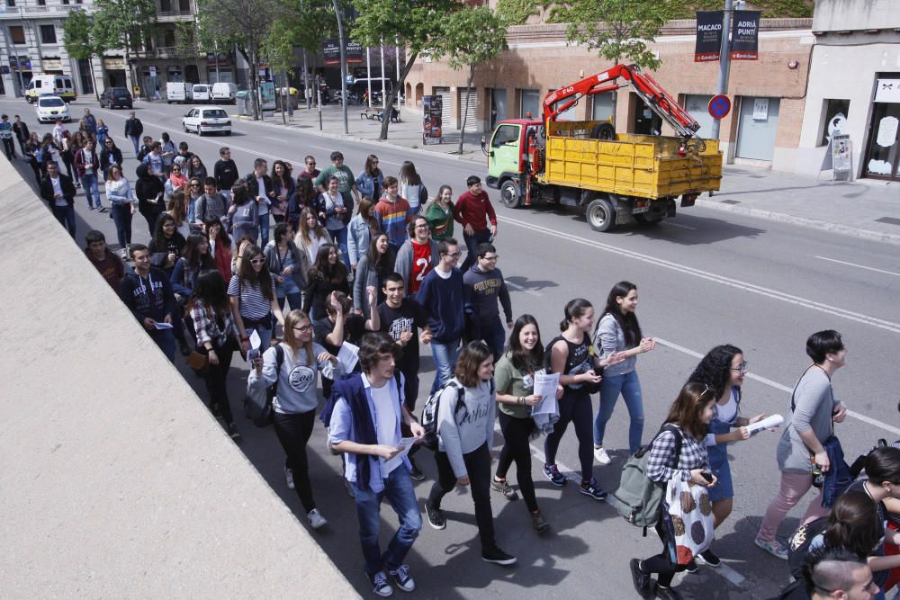 Un centenar d''estudiants rebutgen la Llei Wert a Girona