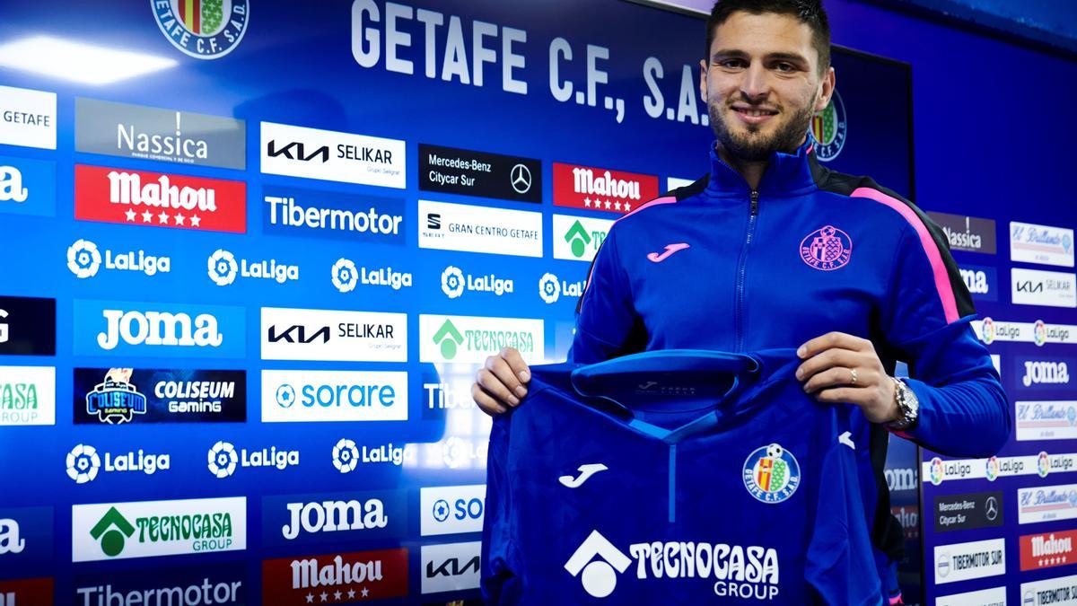 El Getafe presentó al internacional turco Okay Yokuslu