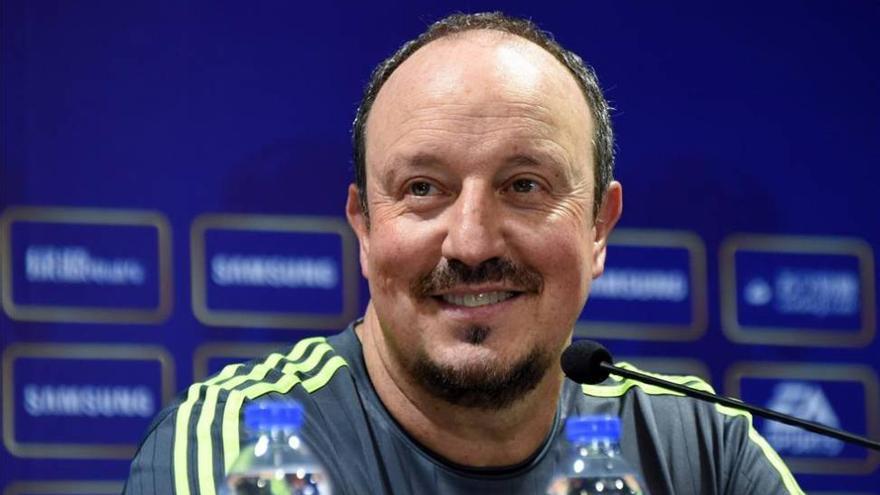 Benítez ignora la polémica entre Mourinho y su mujer: &quot;Sólo hablo de fútbol&quot;