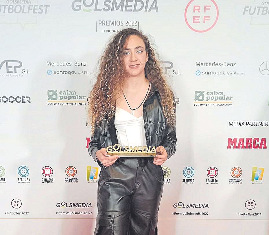 El pasado lunes Lucía asistió a la gala, celebrada en Madrid, a recoger el galardón.