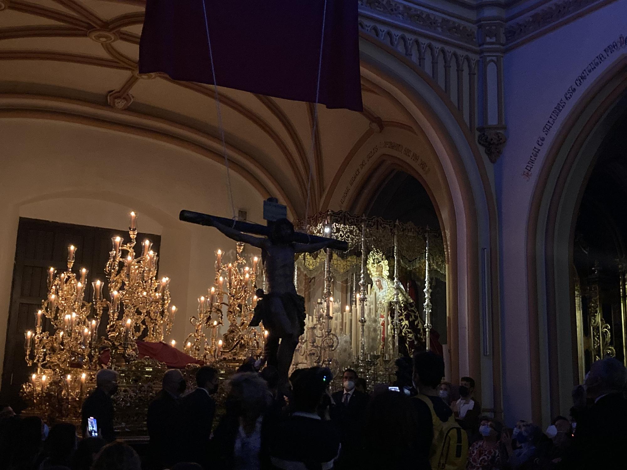 Entronización del Cristo de la Esperanza en Su Gran Amor, de la hermandad de la Salud, en San Pablo