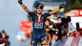 Roglic da un golpe de campeón en la Vuelta