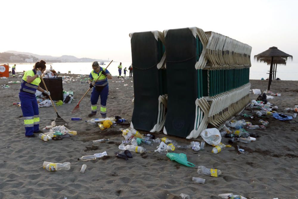 Así quedaron las playas tras la Noche de San Juan.