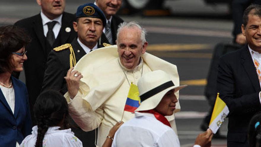 El Papa a su llegada a Quito.