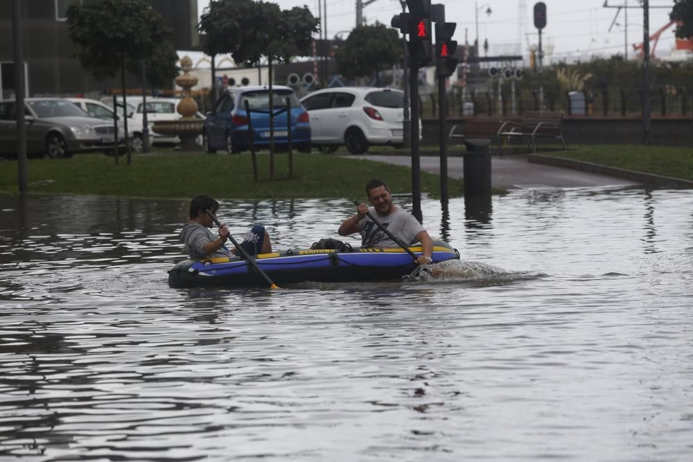 El temporal causa importantes inundaciones en Avilés