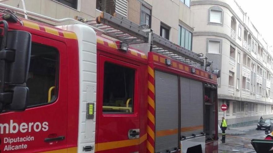 El incendio de un colchón causa la alarma en un edificio de cuatro plantas de Torrevieja