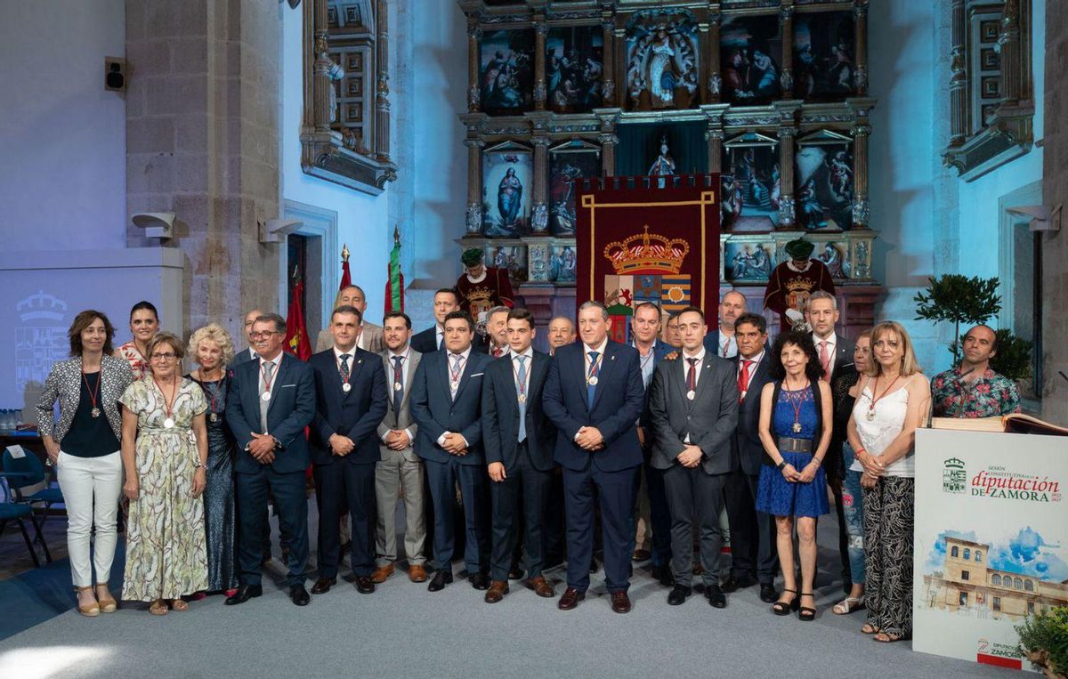 Foto de familia de los diputados provinciales del nuevo mandato. | Emilio Fraile