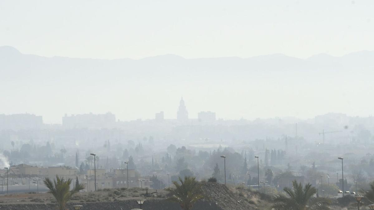 Capa de contaminación en 
la ciudad de Murcia durante
la mañana.  L.O.