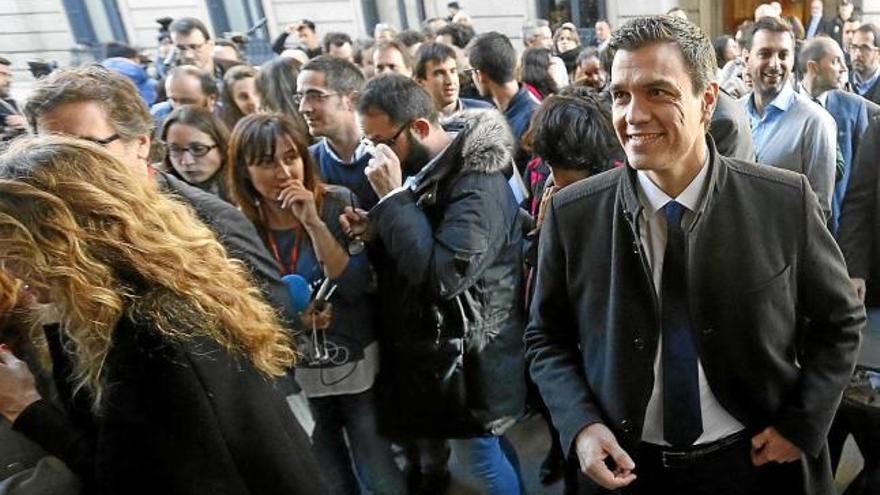 El socialista Pedro Sánchez, ahir a la seva arribada al Congrés dels Diputats