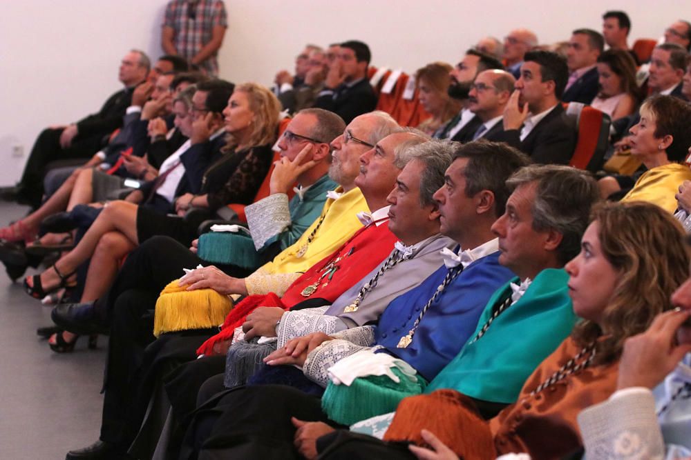 El rector de la Universidad de Málaga (UMA), José Ángel Narváez, defiende el valor de la universidad pública en la apertura del curso académico.