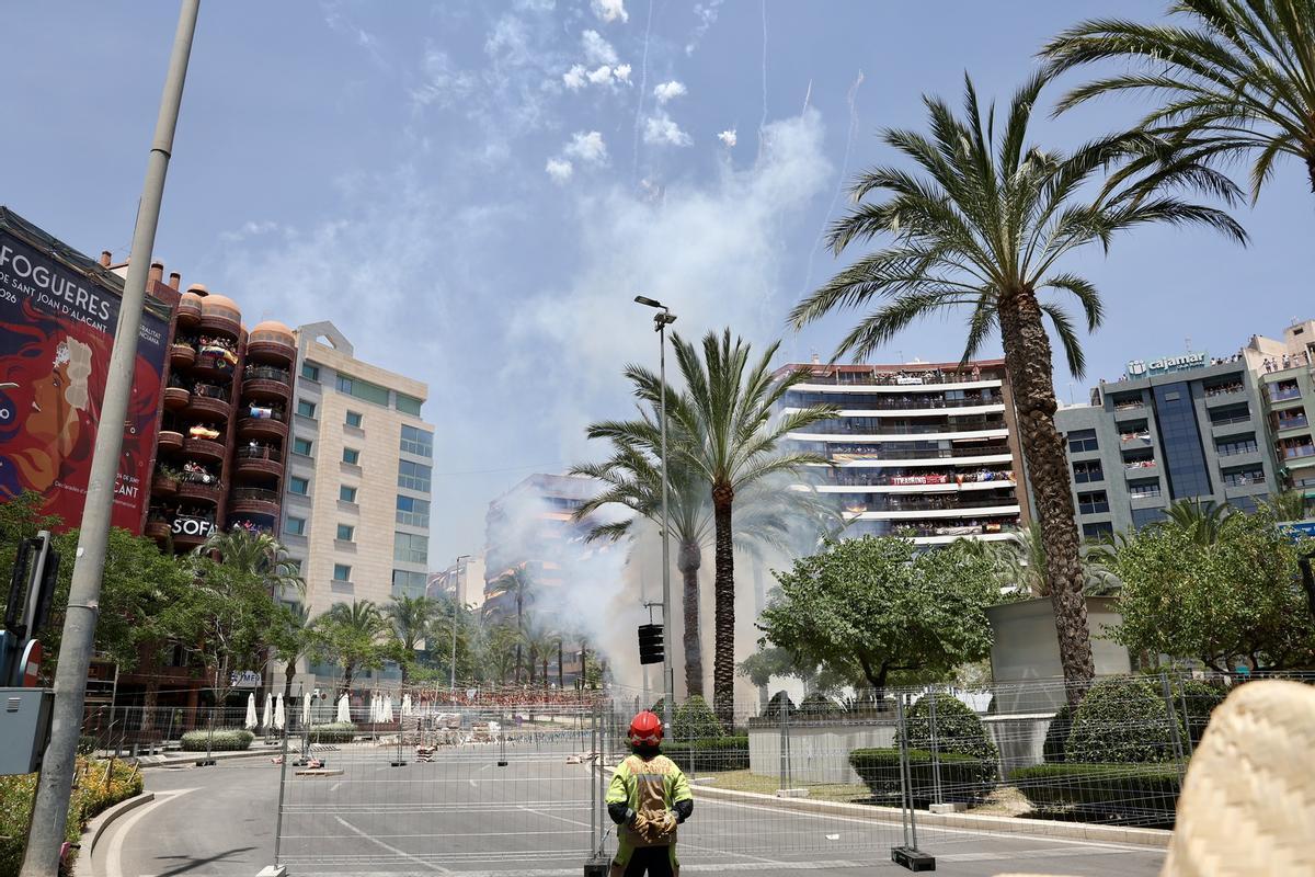Tercera mascletà de Hogueras con Alicante, València y Castelló