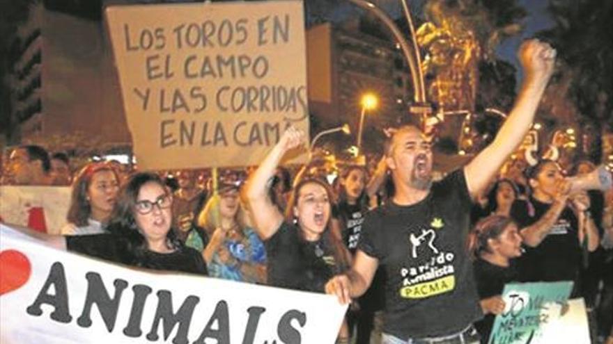 Antitaurinos se concentran en Teruel por unas fiestas &quot;sin maltrato&quot;