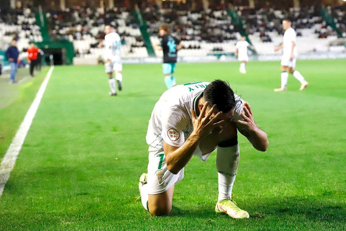 Willy Ledesma lamenta una ocasión desperdiciada en un encuentro del Córdoba CF, esta temporada en El Arcángel.