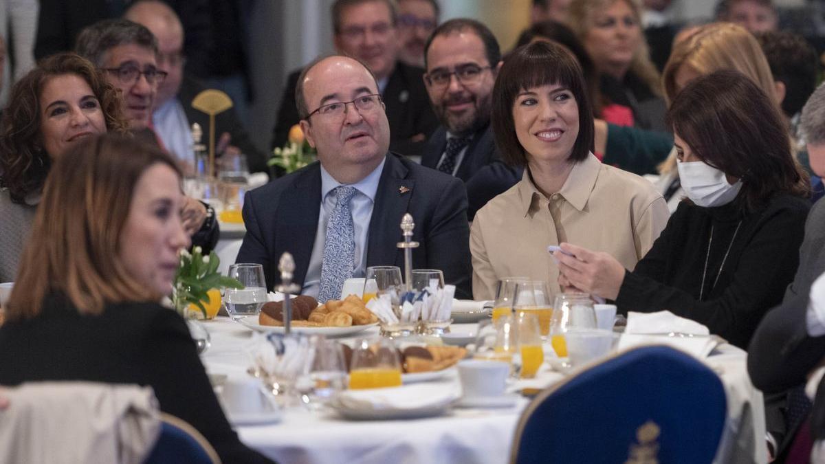 El ministro de Cultura, Miquel Iceta, y la ministra de Ciencia, Diana Morant, en un desayuno informativo.