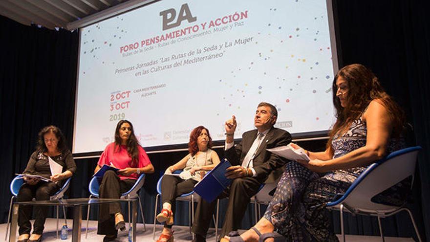 De izquierda a derecha: Isabel Cano, Zineb Mounfalouti, Eva Martínez y Fernando Molina