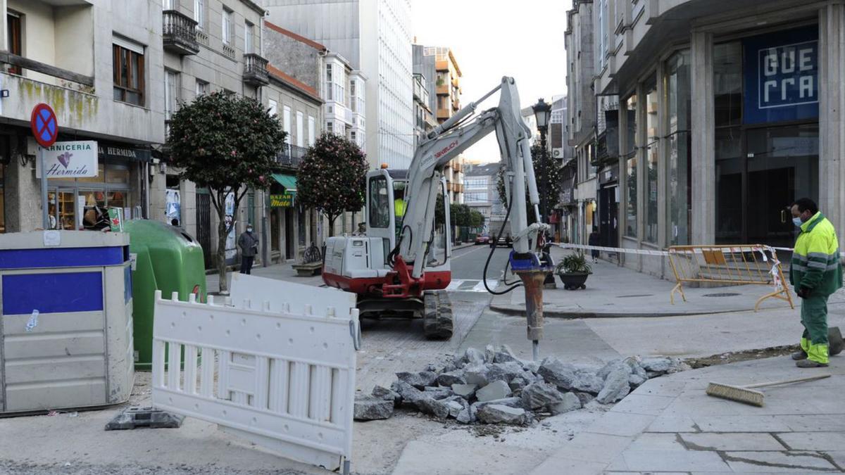 Obras ayer en el cruce de Principal y Calvo Garra y en Joaquín Loriga .  | // BERNABÉ / JAVIER LALÍN