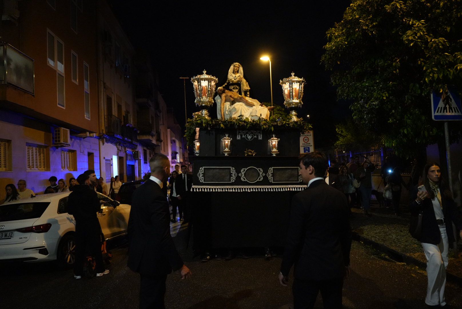 La salida del Traslado al Sepulcro, en imágenes