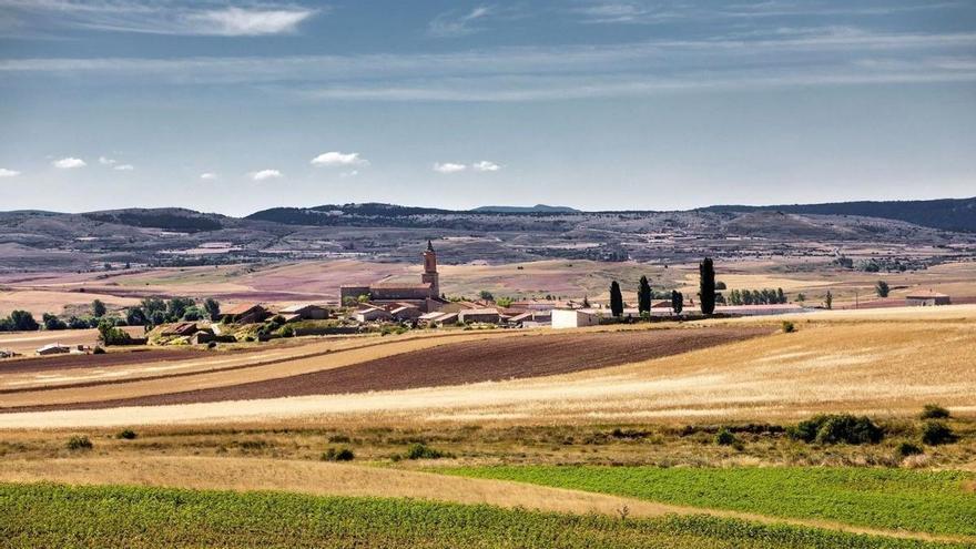 El pueblo de Teruel que parece la Provenza y ofrece un safari con animales prehistóricos