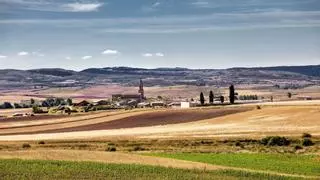El pueblo de Teruel que parece la Provenza y ofrece un safari con animales prehistóricos
