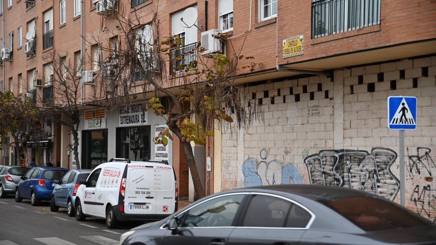 Aparatoso incendio en una vivienda de la Urbanización Guadiana en Badajoz