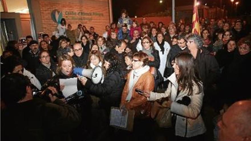 Una manifestació contra el primer concurs del CAP de l&#039;Escala, a finals del 2012.