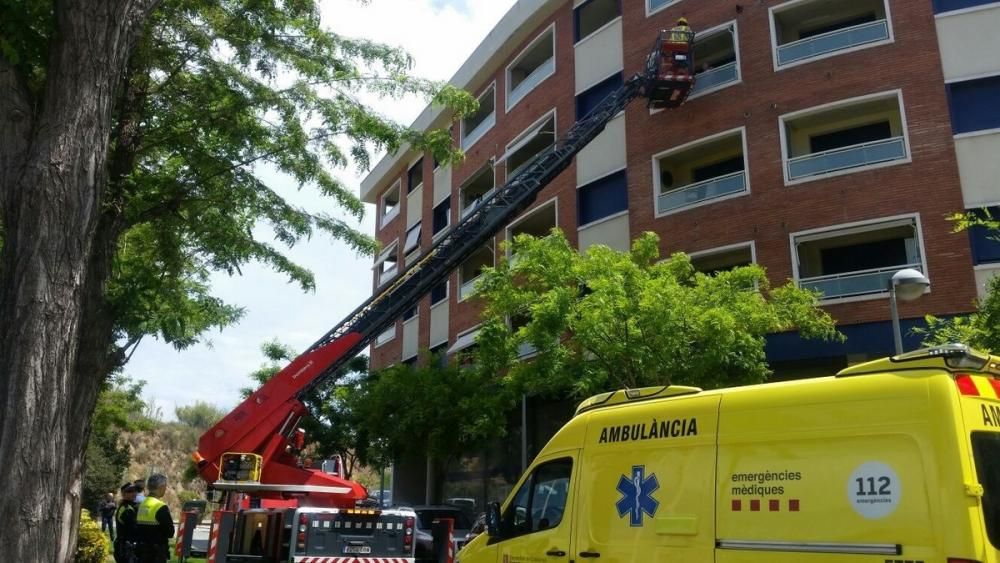 Rescaten a Blanes una dona gran atrapada al seu balcó