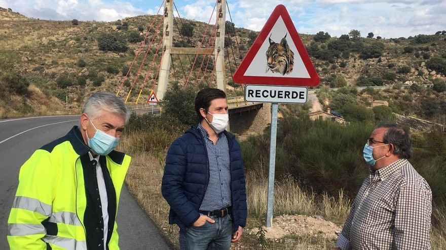 Seis carreteras estrenan señales para proteger a los linces en la provincia de Cáceres