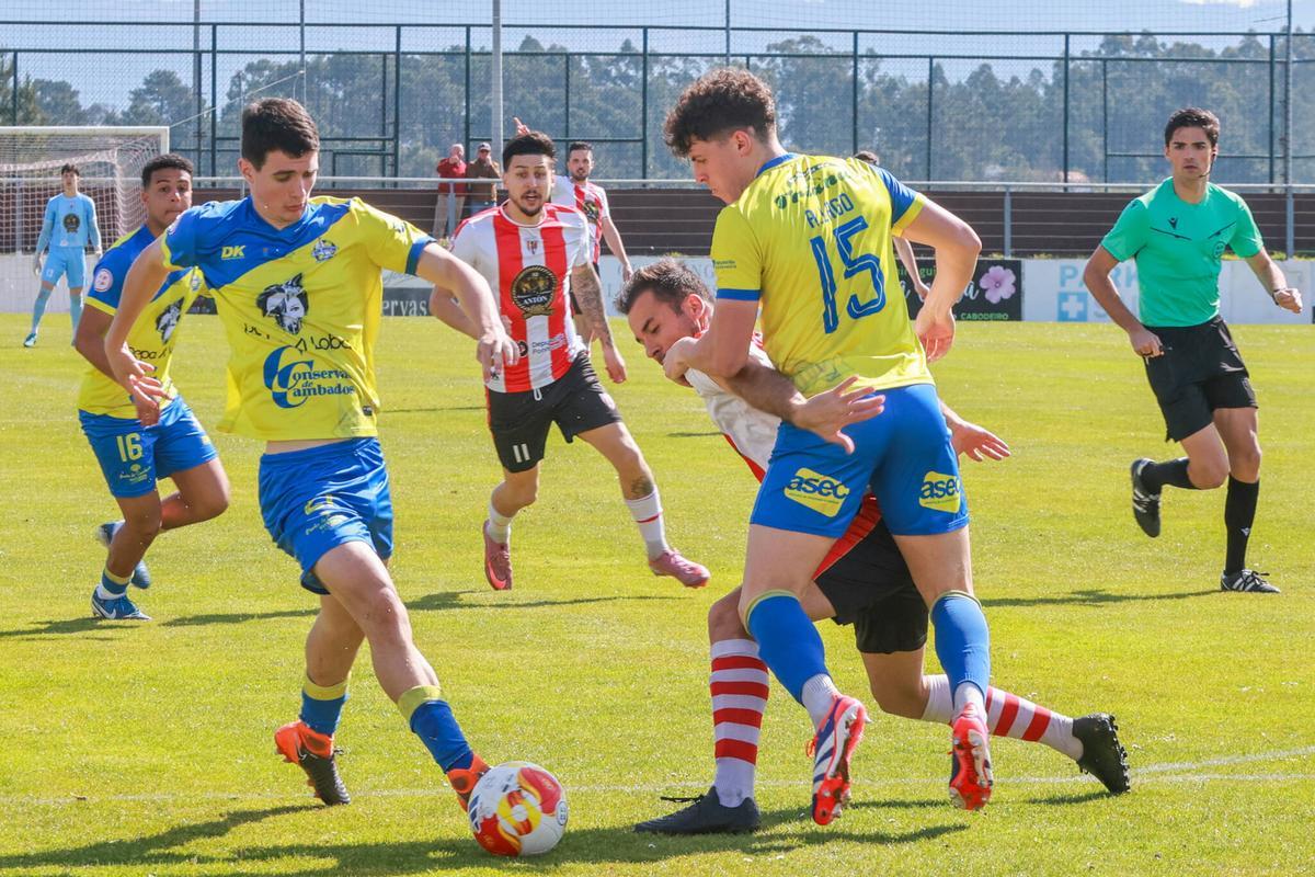 El Céltiga se lleva el derbi con el Cambados (2-0)