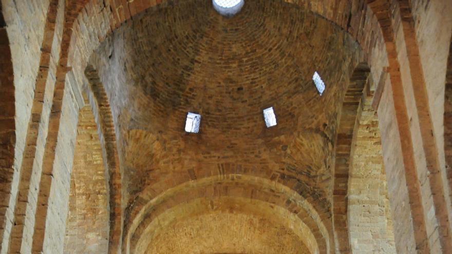 Interior de la Col·legiata de Sant Vicenç.